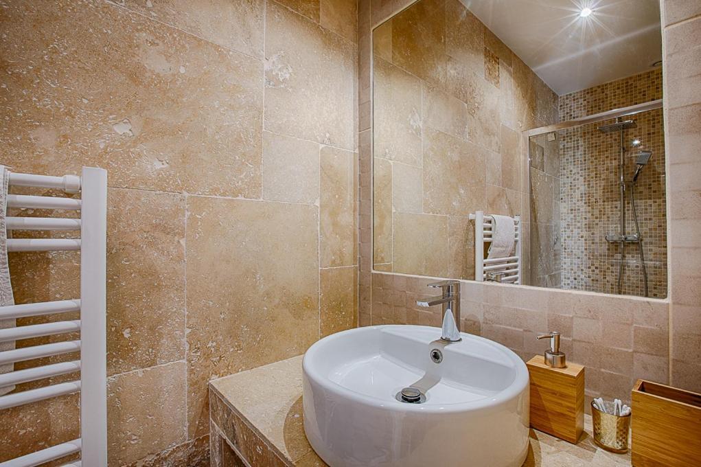 La Maison D'Hana Saint-Bonnet-de-Valclerieux Экстерьер фото